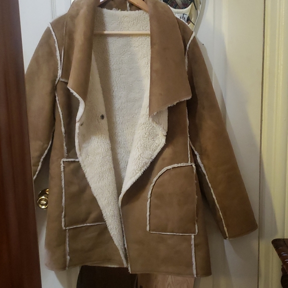 Beautiful and warm suede jacket 😍 ❤ - Picture 3 of 6